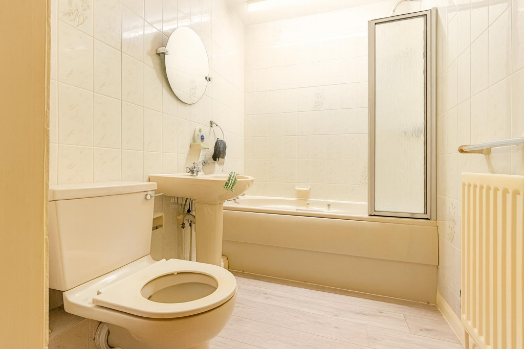 Family Bathroom: