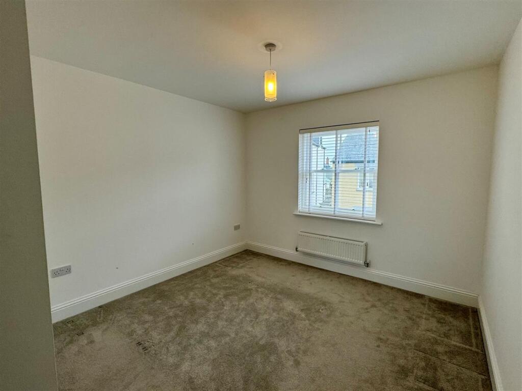 12 Stret Lugan Bedroom 1