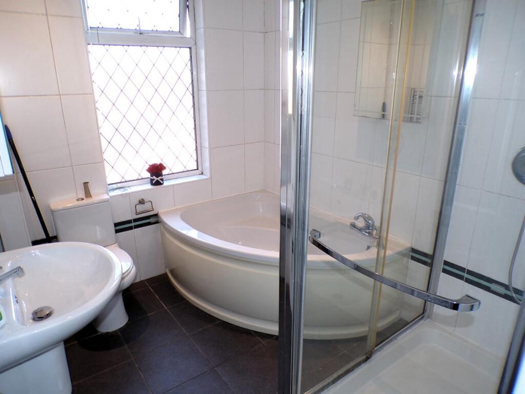 ARE293newbath1.JPG