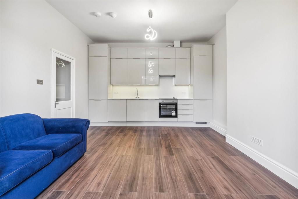 Flat 1, 48 Lambert Road-1.jpg