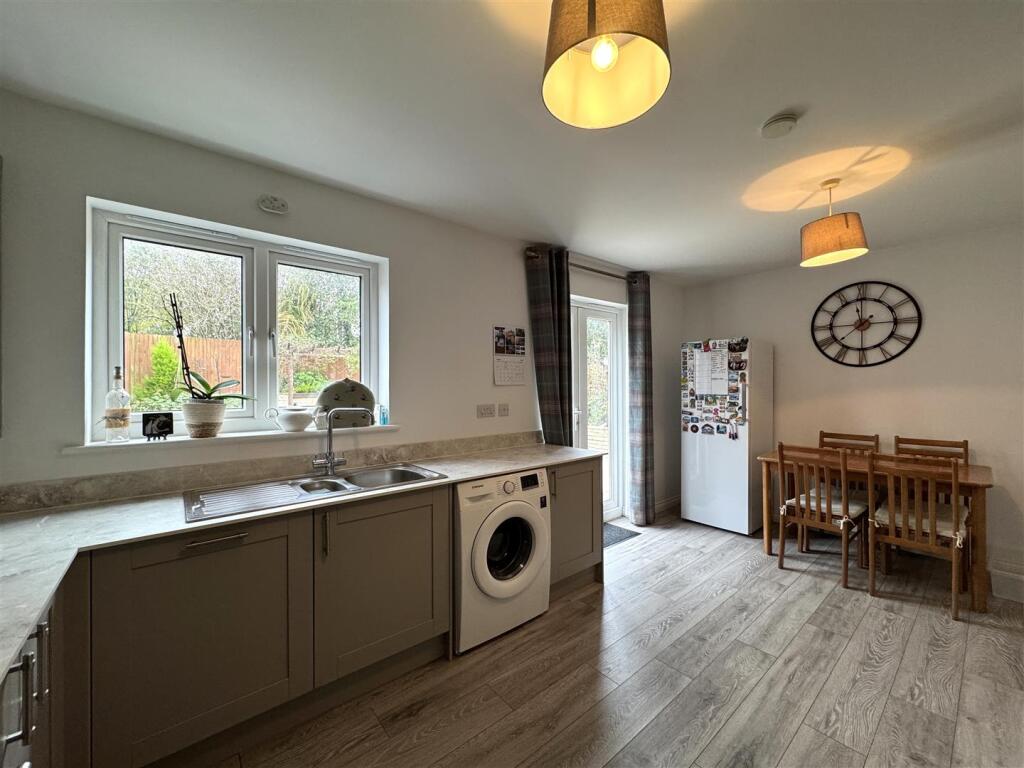 KITCHEN 3.JPG