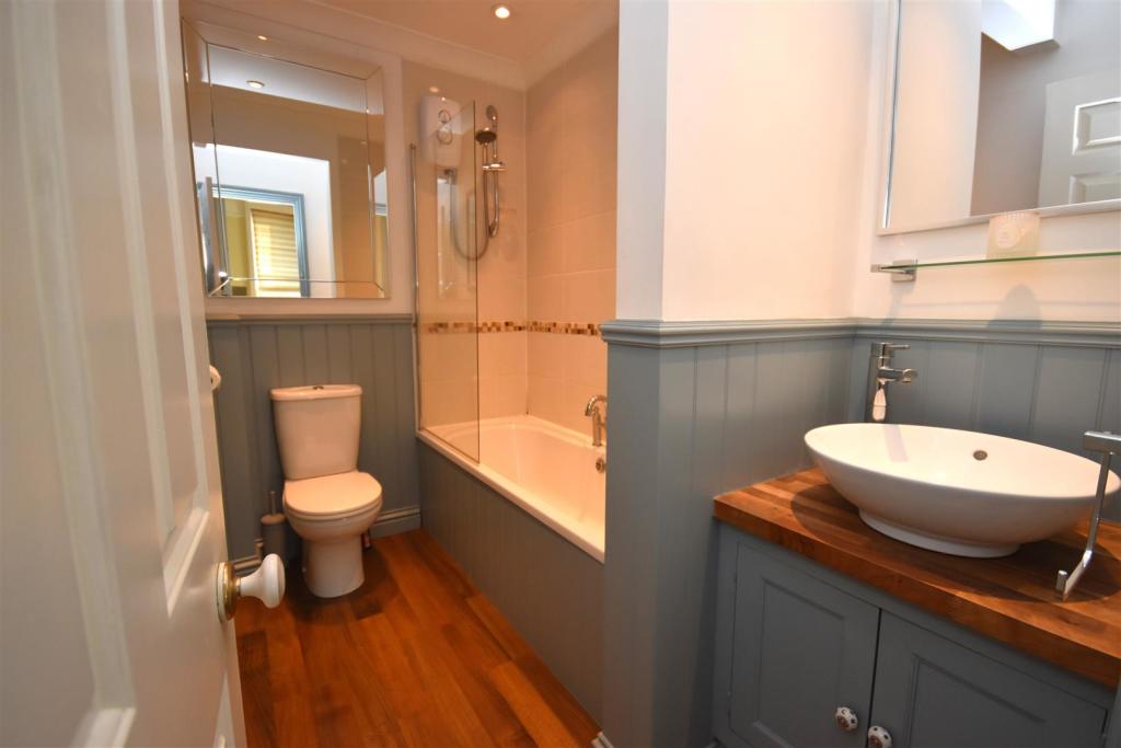 Bathroom.jpg