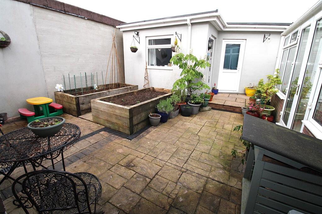 Outside Detached Cavity Building