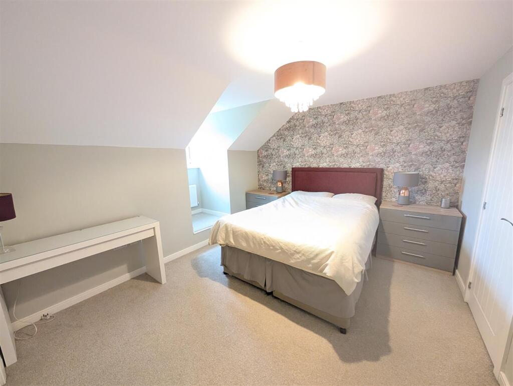 Bedroom 1.jpg