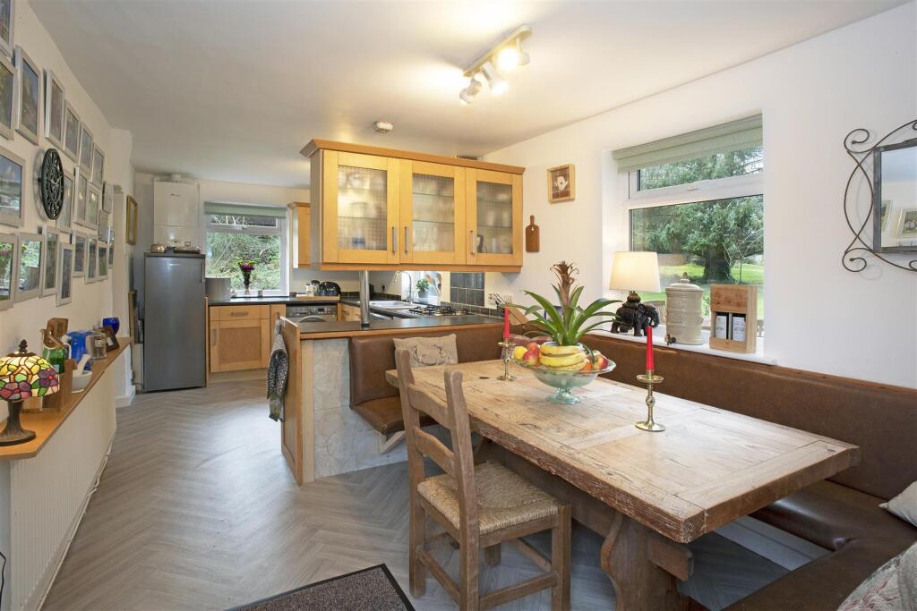 Kitchen/ Dining Room