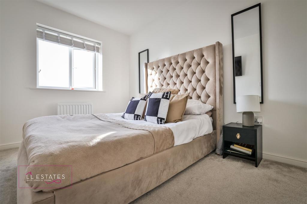 Bedroom 1.jpg