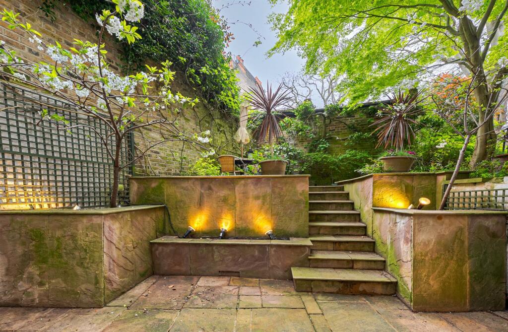 The Boltons 4 Gdn Flat 2024-4-2. Low Res.jpg