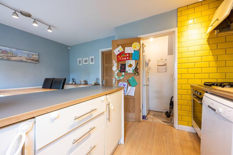 RE-FITTED KITCHEN (2)