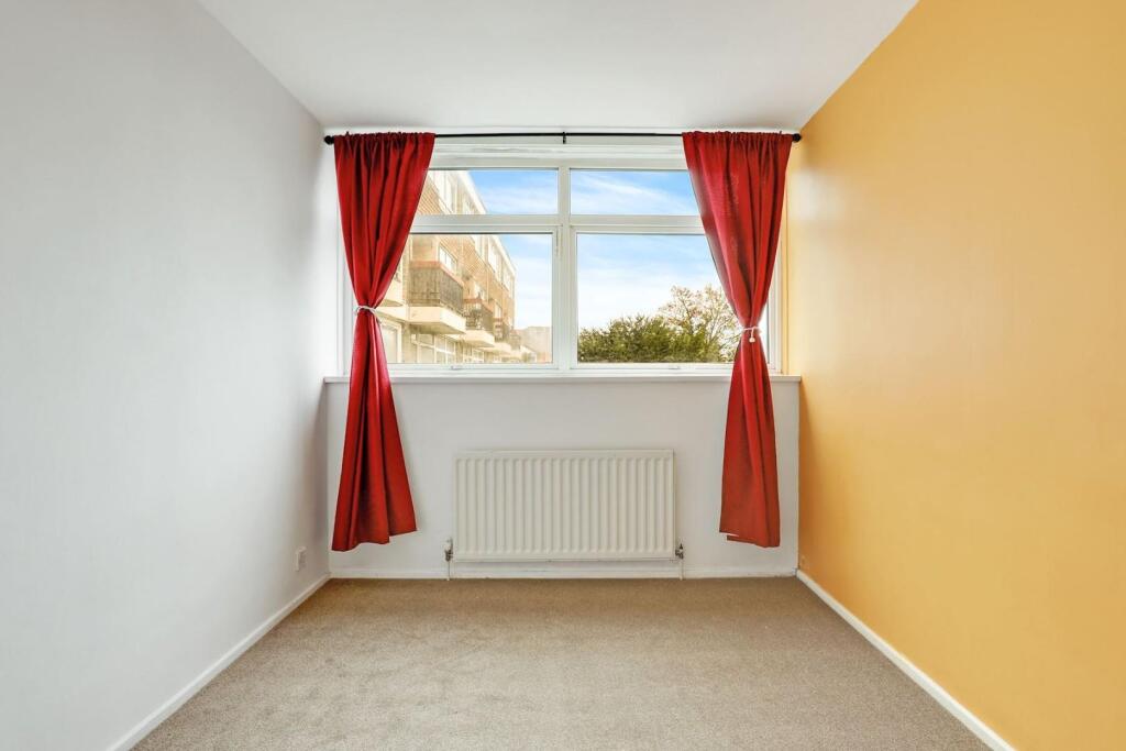 15-5251JHPropWorld - 15 Hensford Gardens - 19-medi