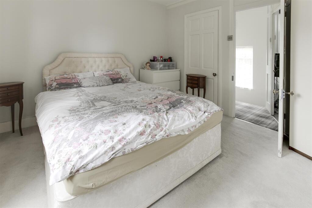 Chase side Cres_7.JPG