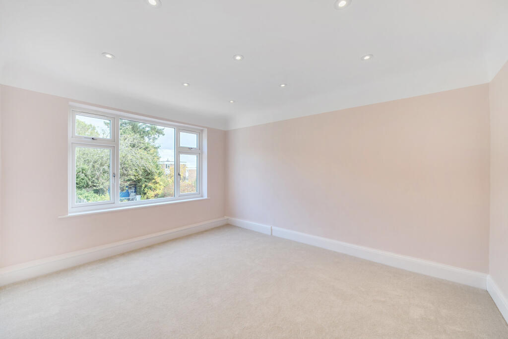 1372476-16-68f8f5...