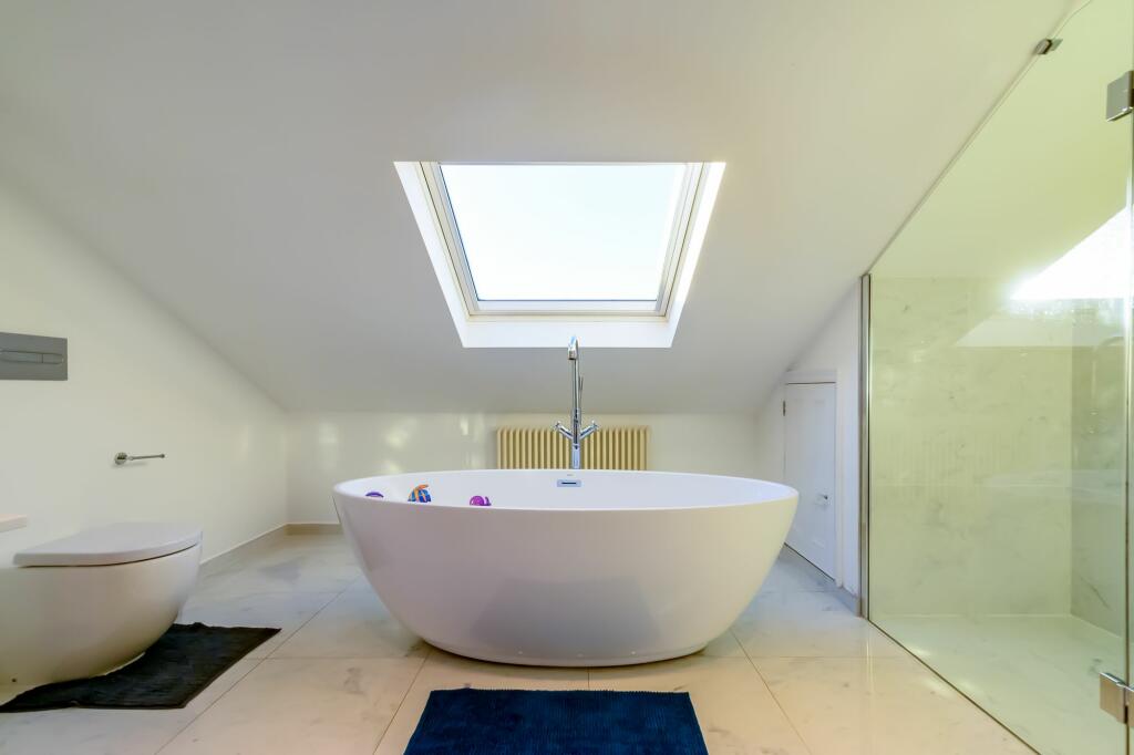 Master Bedroom En Suite