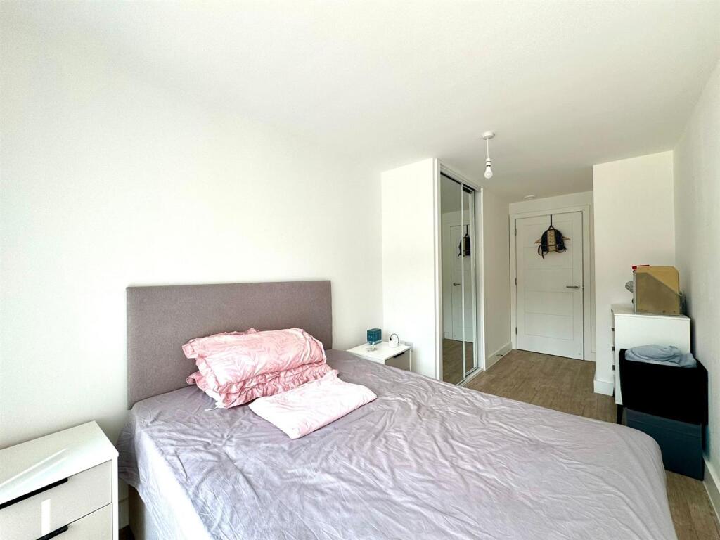 Second bedroom pic 1.jpeg