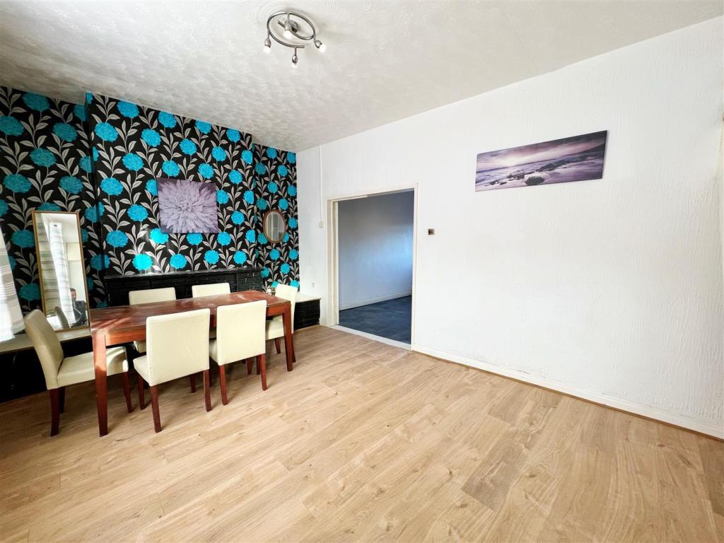 Lounge 2.jpg
