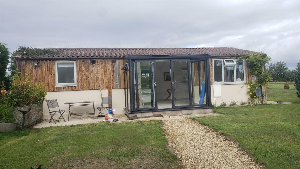 Stables The Leveretts.jpg