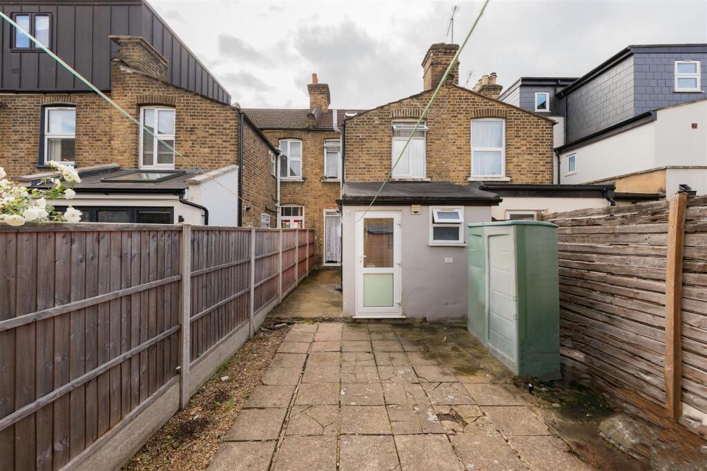 Selby Road E11