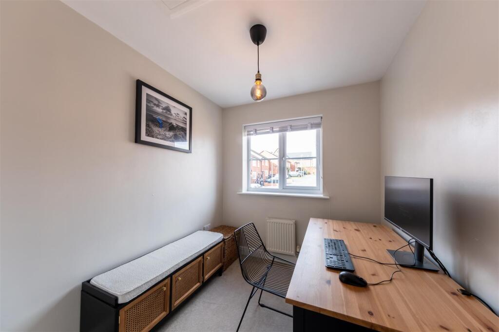 20 Shakerley Close-021.jpg
