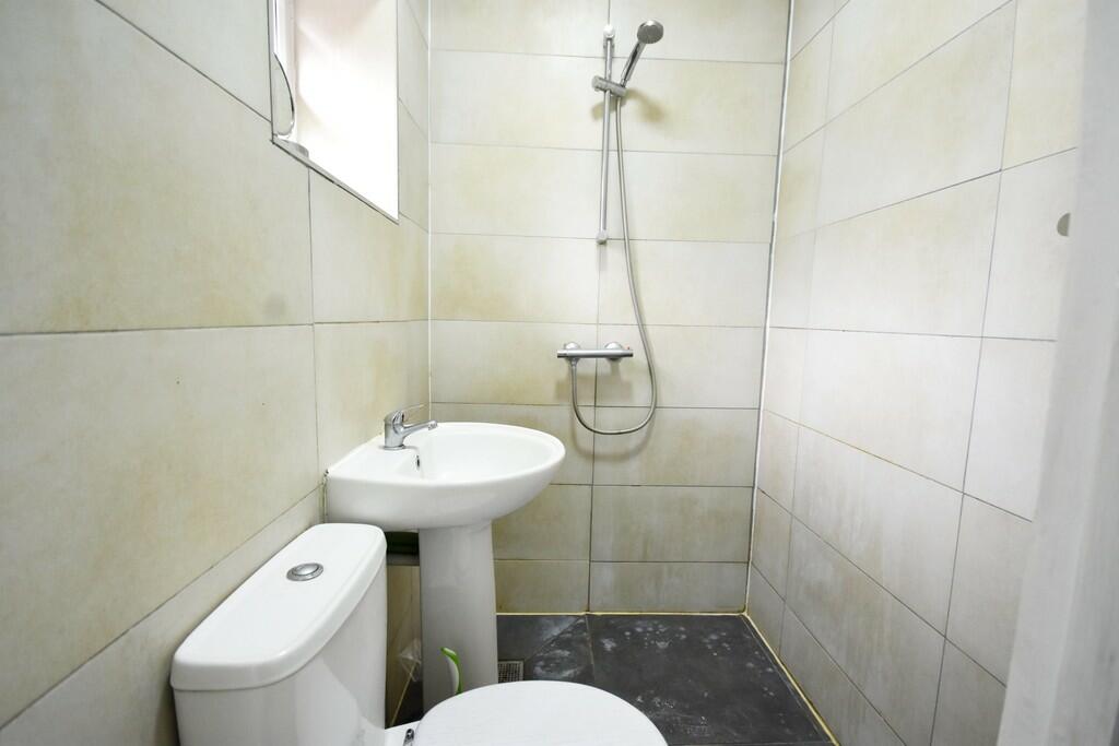 Bathroom 2-min