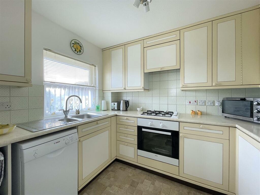 Kitchen (2).jpeg
