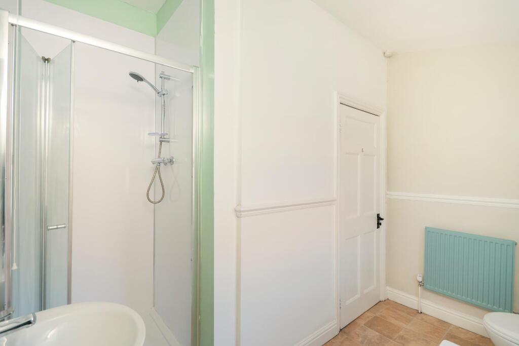 2S7J0LBR - Bathroom A.jpg