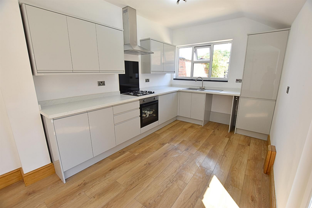 LIVING KITCHEN DINER