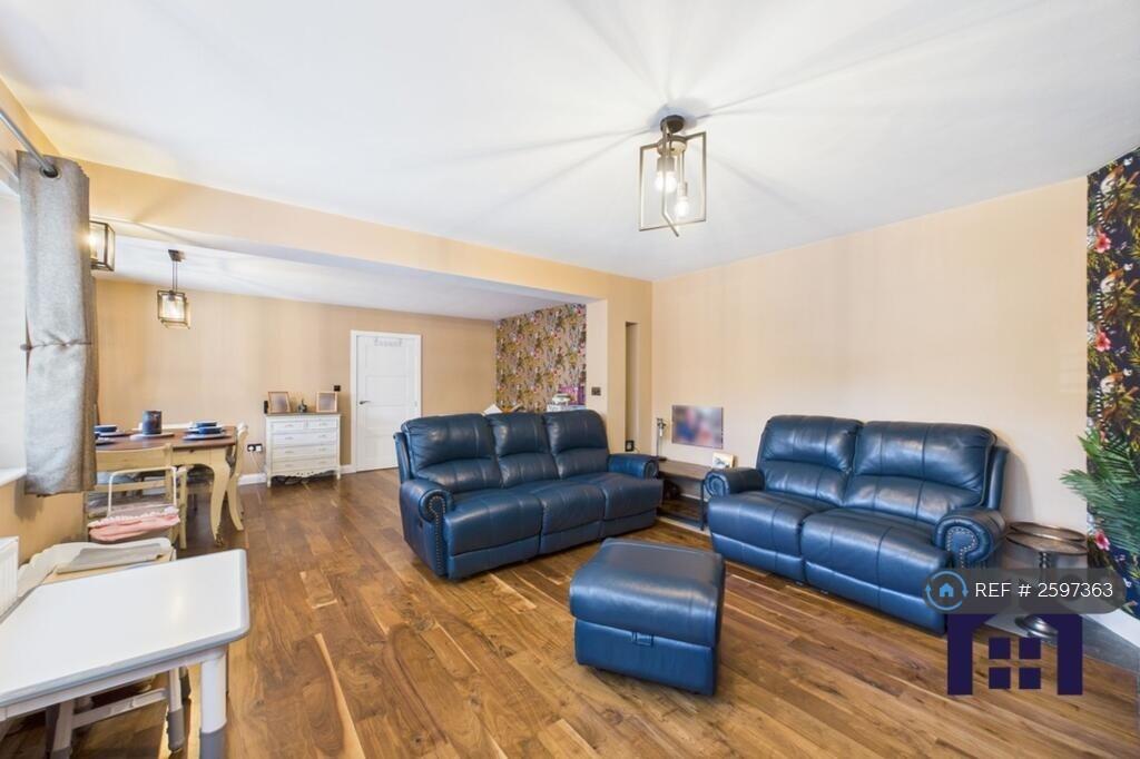 Lounge / Dining Room