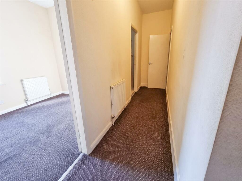 FIRST FLOOR LANDING