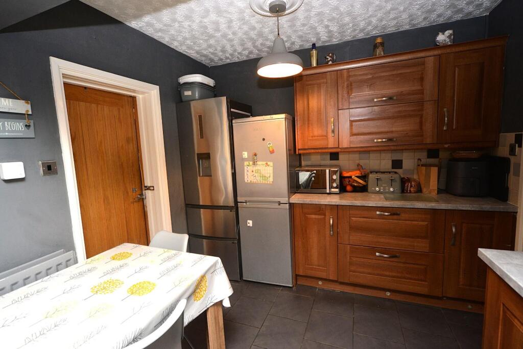 Kitchen 2.JPG