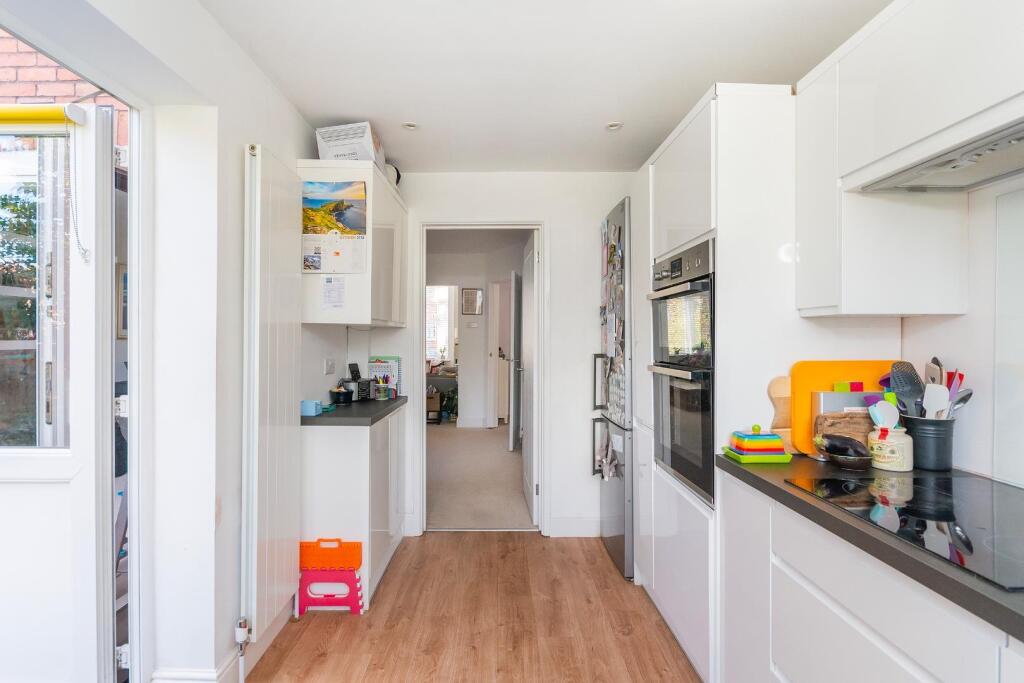 0B7RAN - Kitchen B.jpg