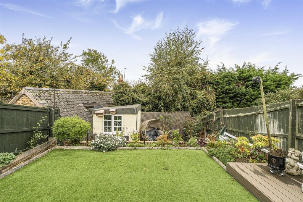 13 Grenadier Road