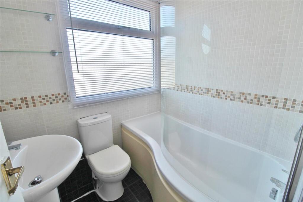 FAMILY BATHROOM