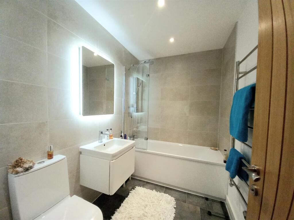 16 Atlanta Bathroom.jpg