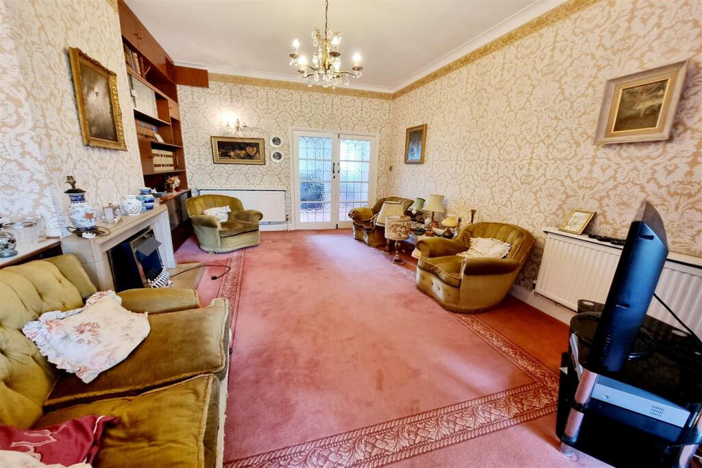 EXTENDED REAR RECEPTION ROOM: PIC. 2
