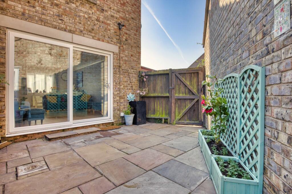 Ewemove Taunton Priory Park (27)