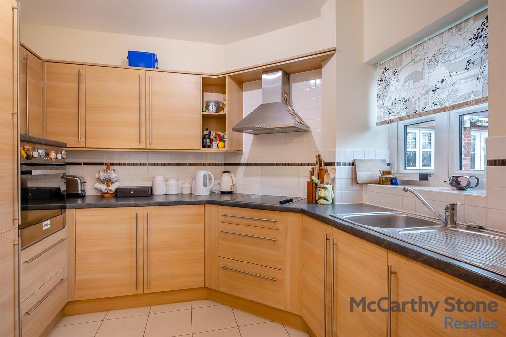 8632932-interior22.jpg