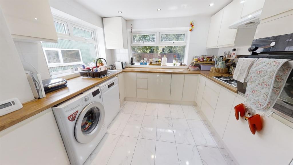 HomeDaze-presents-Philips-Park-Road-East-M45-3-bed