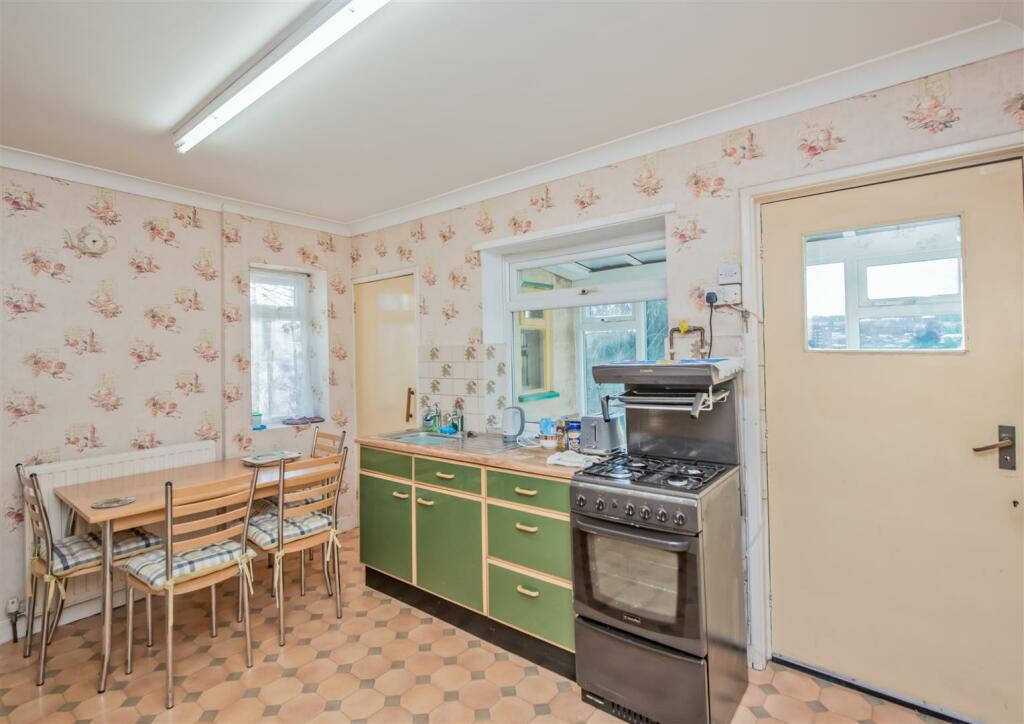 Dining Kitchen: