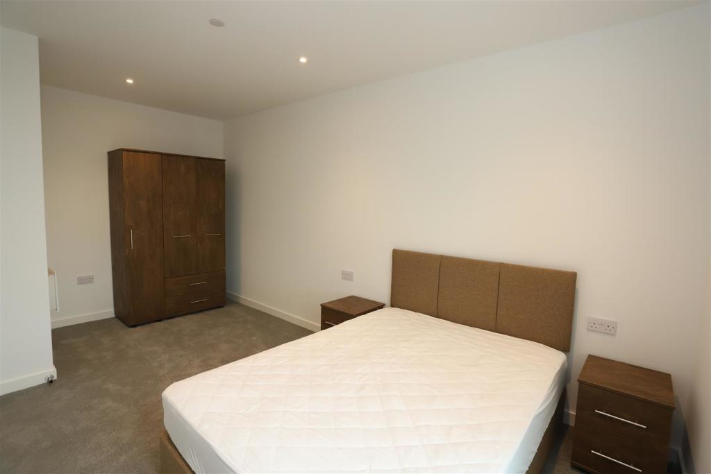 Bedroom 2.JPG