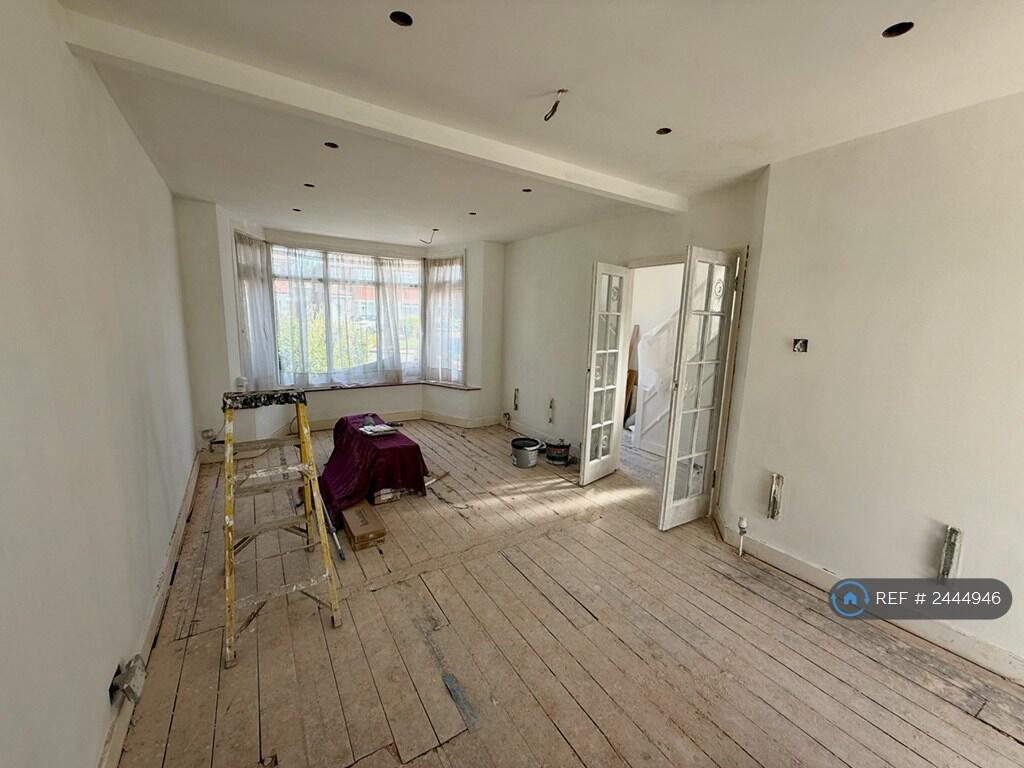 Through Lounge 2