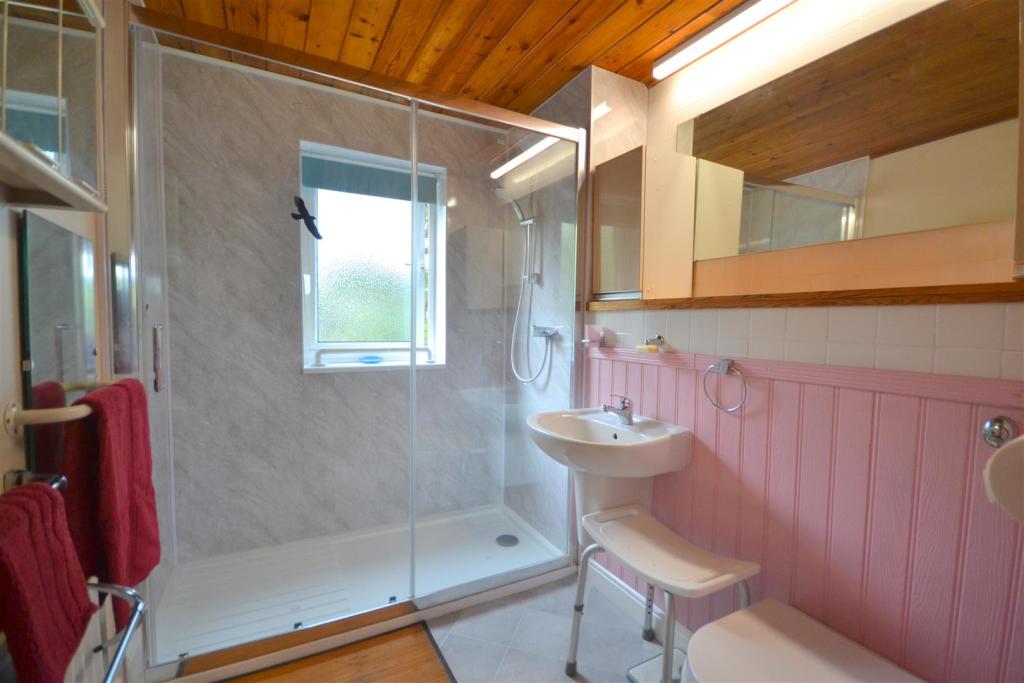 En Suite Shower Room