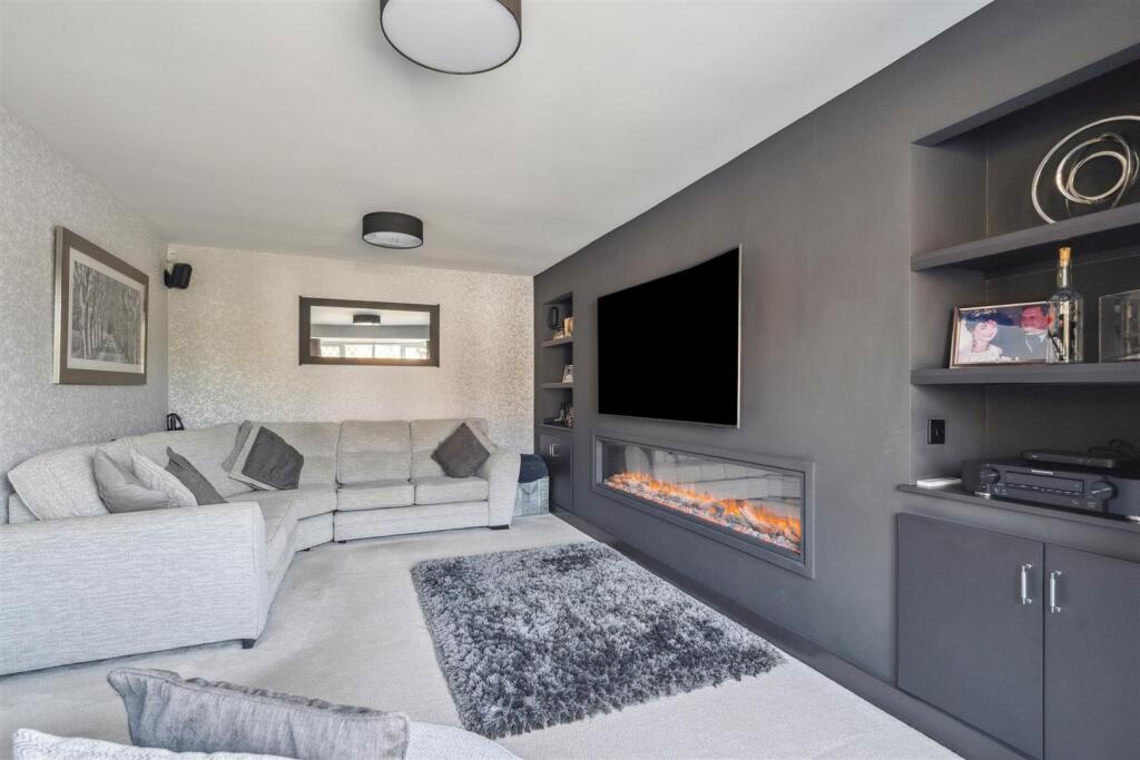 21 Charlesworth Avenue_13.jpg