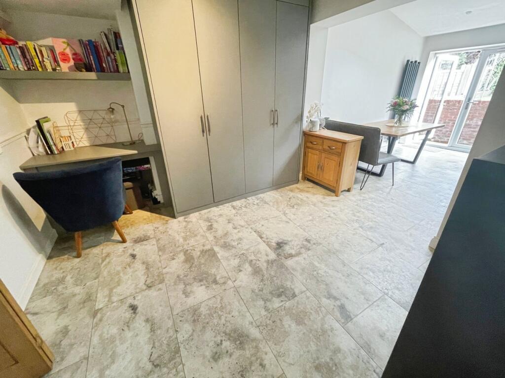 Sitting/Office Area