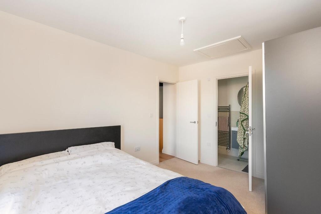 F1W3H4VP - Bedroom D.jpg