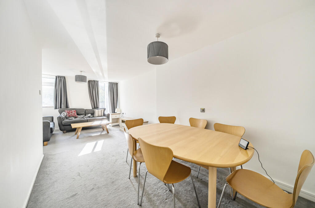 Sitting/Dining Room