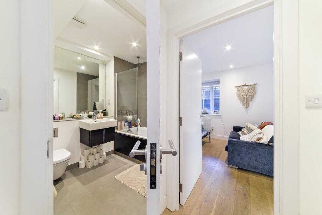 Bathroom/ Living