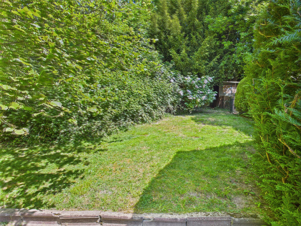 CAM01354G0-PR0515-STILL019
