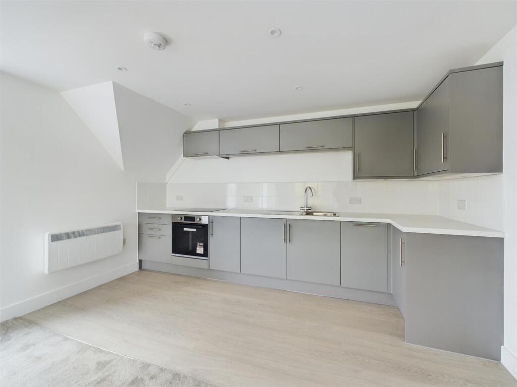 CAM02086G0-PR0115-STILL001 (1).jpg