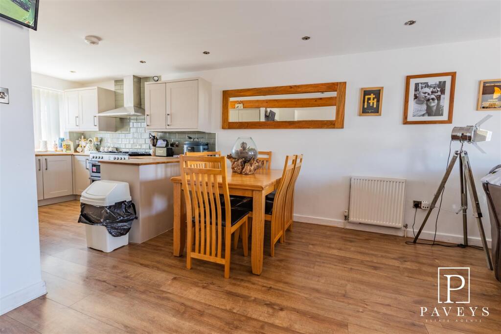 LOUNGE KITCHEN DINER