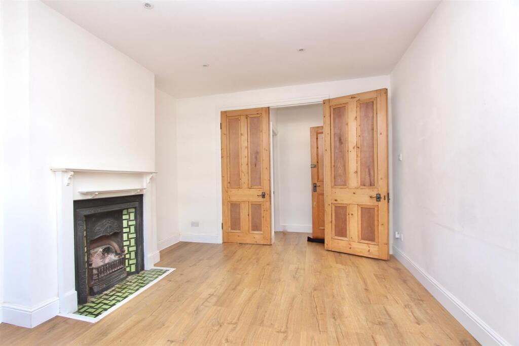 St. Margaret's Avenue, N15