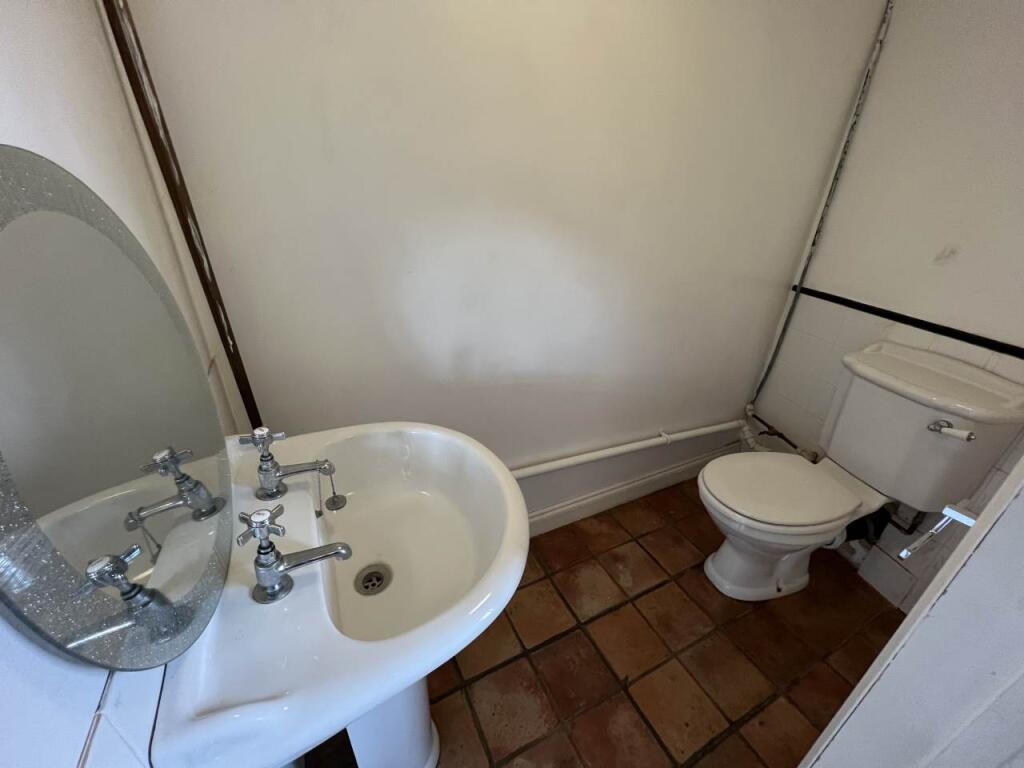 DOWNSTAIRS CLOAKROOM